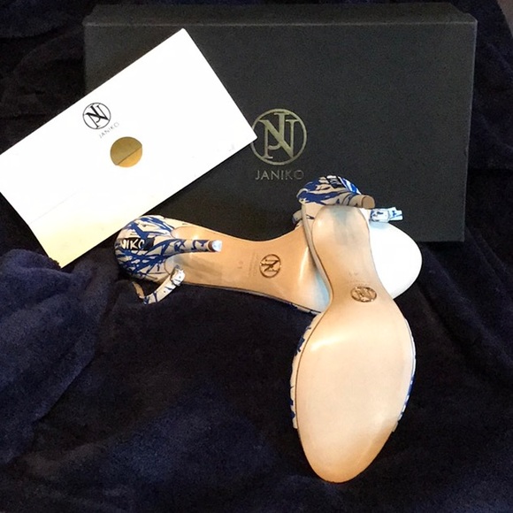 Janiko Hand-painted Heels - Picture 2 of 4
